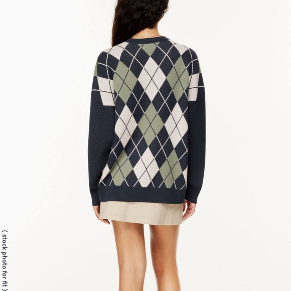 Aritzia Sunday Best Peggy Sweater in Total Eclipse / Shy Pink - Picture 7 of 7